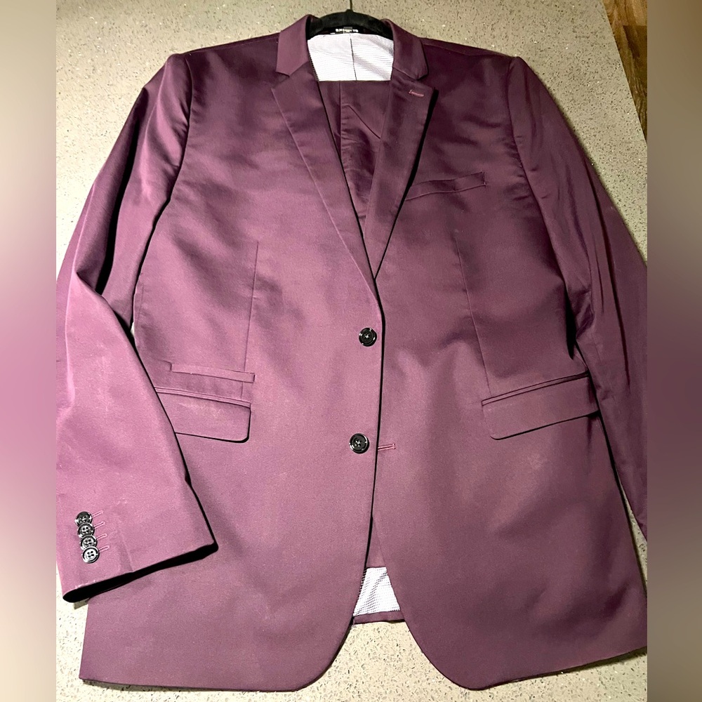 Express Men’s 2 piece suit, Slim fit, Maroon/Purple size 46 Long, pants 40/34.